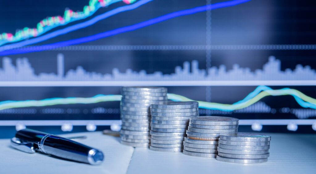 Wzrost wartości inwestycji przedstawiony na tle wykresu finansowego.